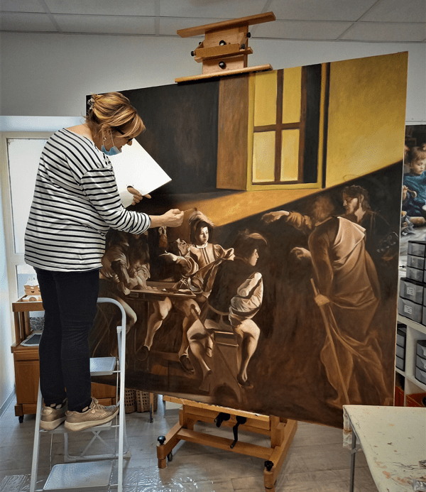 Eliane pendant la reproduction du célèbre Caravaggio Eliane pendant la reproduction du célèbre Caravaggio